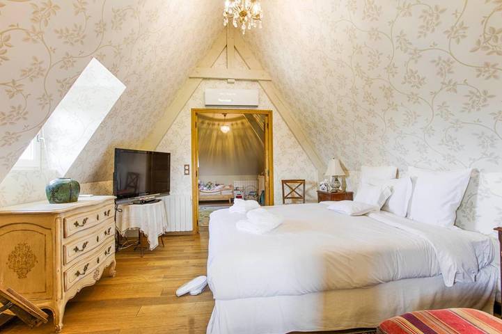 Location de vacances pour 10 personnes, avec vue et jardin ainsi que piscine et terrasse, animaux acceptés à Bonneville-sur-Touques - 2