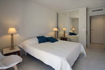 Gîte pour 4 personnes, avec terrasse ainsi que piscine et jardin dans Golf et Tennis Club de Valescure