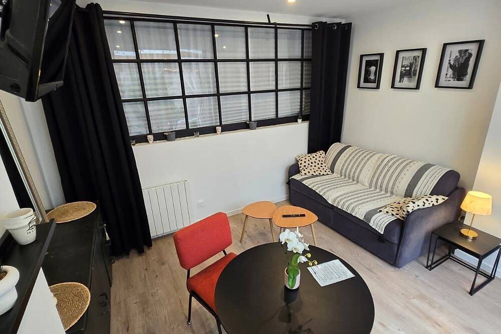 Ganze Wohnung, Studio with a Sunny Terrace - Malo-les-Bains Beach, a 1-minute walk away in Plage de Malo-les-Bains, Dünkirchen