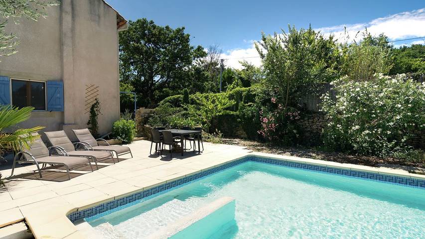 Villa pour 10 personnes, avec piscine ainsi que jardin et terrasse