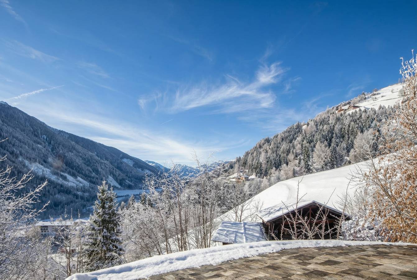Gasthof Kirchsteiger 'Zimmer 3' with Lake View, Shared Terrace and Wi-Fi in Santa Valburga d'Ultimo, Ulten