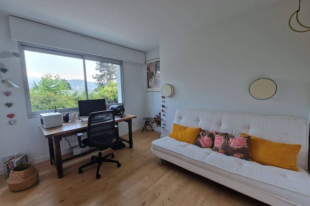 Rent splendid house with pool in the heart of the Alps, sleeps 12 in Meylan, Isère
