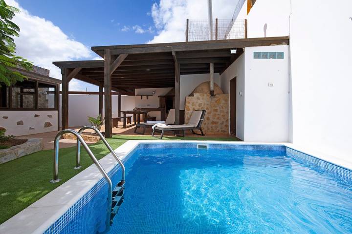 Casa de férias "Villa Antonia" com piscina, Wi-Fi, terraços e jardim in Betancuria, Fuerteventura