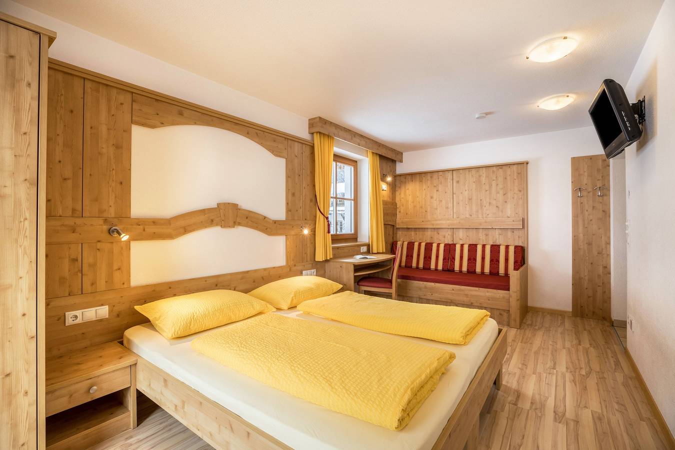 Ganze Wohnung, Ferienwohnung auf dem 'Gesundheitsbauernhof Wollbach - Gruberhof' mit Wlan, Balkon & Bergblick in San Giacomo, Ahrntal