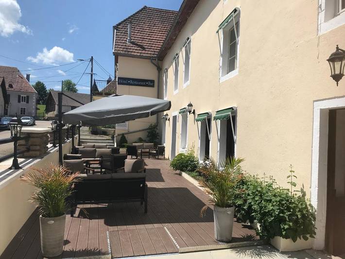 Hôtel pour 3 personnes, avec Terrasse et Vue à Pierrefontaine-les-Varans