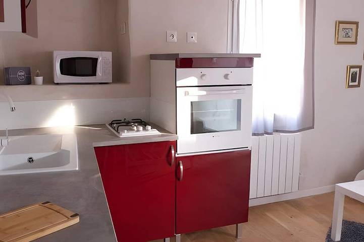 Gîte pour 2 personnes, avec piscine ainsi que jardin et terrasse, animaux acceptés à Sarrians