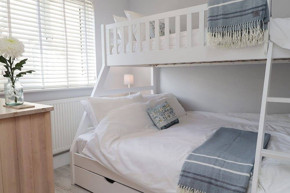 4 Fishermans Wharf, pet friendly, with a garden in Whitstable in Whitstable, Kent