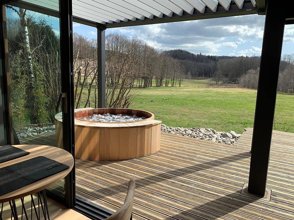 Ecrin d'Auvergne : Lodge & Spa Privatif Volcans - Lodge spa privatif Sérénité in Champs-sur-Tarentaine-Marchal, Parc naturel régional des Volcans d'Auvergne