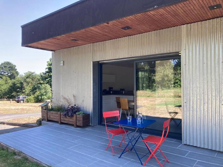 Gîte pour 4 personnes, avec terrasse ainsi que vue et jardin, animaux acceptés à Le Longeron
