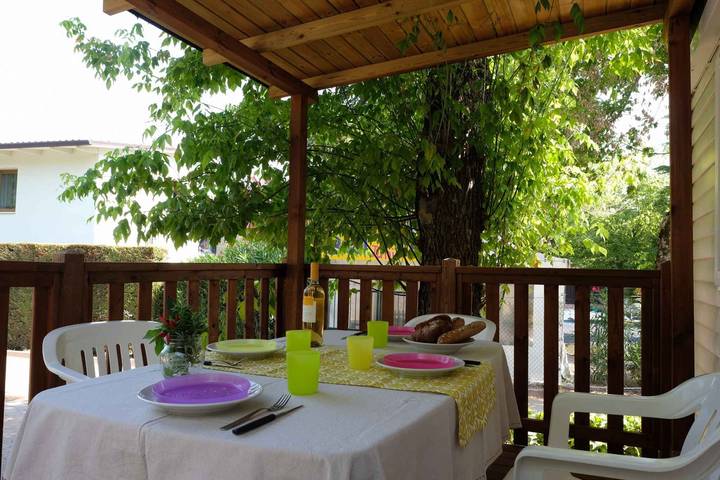 Mobilehome mit Klimaanlage, Terrasse und Pool in Peschiera del Garda, Gardasee-Berge