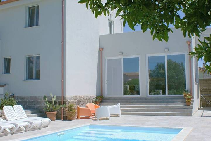 Villa für 10 Personen, mit Garten und Terrasse - 1