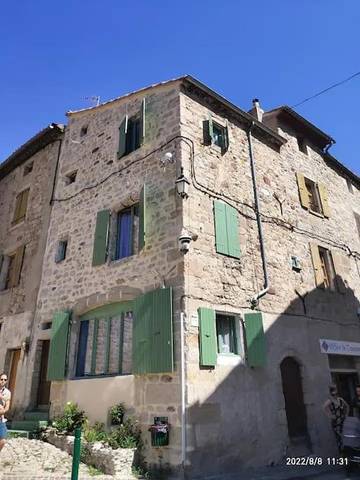 Gîte pour 6 personnes, avec vue, adapté aux familles dans Largentière