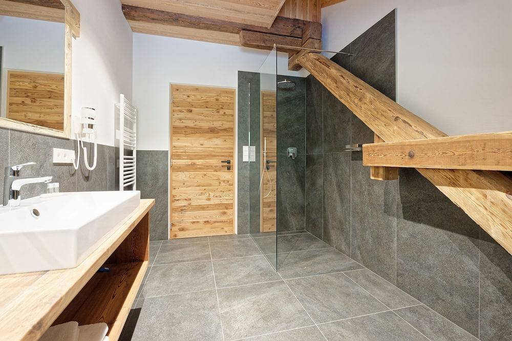 Ganze Wohnung, Ferienwohnung\"Tischlerhof Alm\" mit Balkon und Bergblick in San Giacomo, Ahrntal