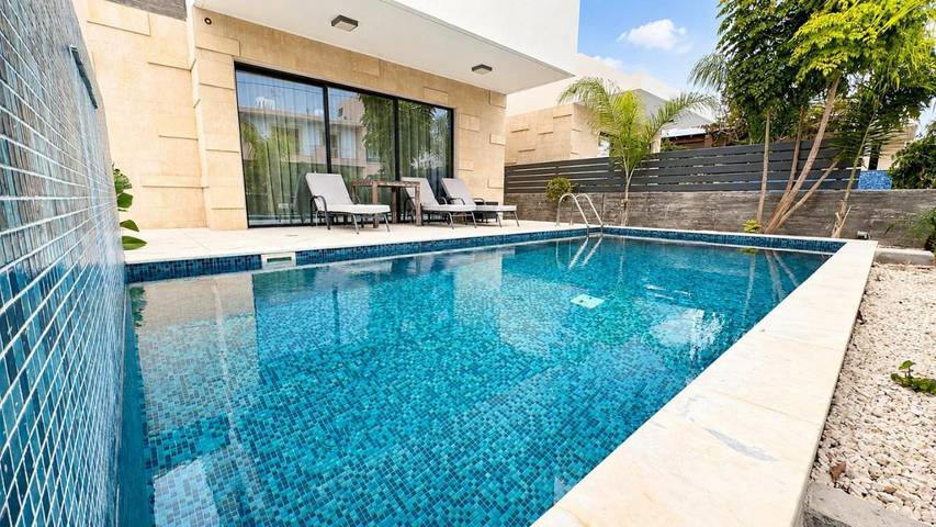 Villa for 6 people, with Balcony and Terrace as well as Garden and Pool in Kato Paphos