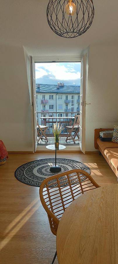 Ganze Wohnung, 2 min vom Bahnhof, Stadt nah, Modern, bequem, in Thun, Thunersee