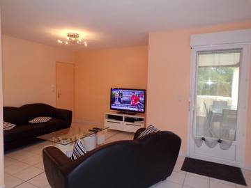 Gîte pour 6 personnes, avec terrasse ainsi que jardin et piscine à Cieurac