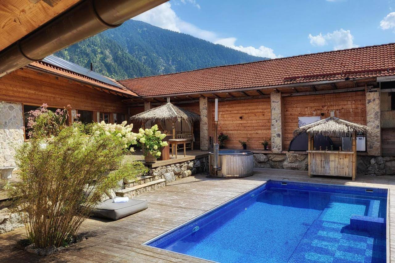 Stylische Alpenlounge mit Pool, Blockhaus-Sauna und Jacuzzi für bis zu 12 Personen in Sudelfeld, Bayrischzell