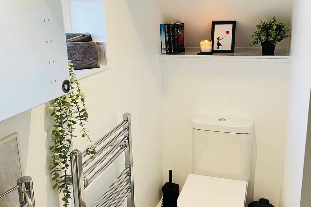 Cozy en-suite with exclusive private entrance in Surrey