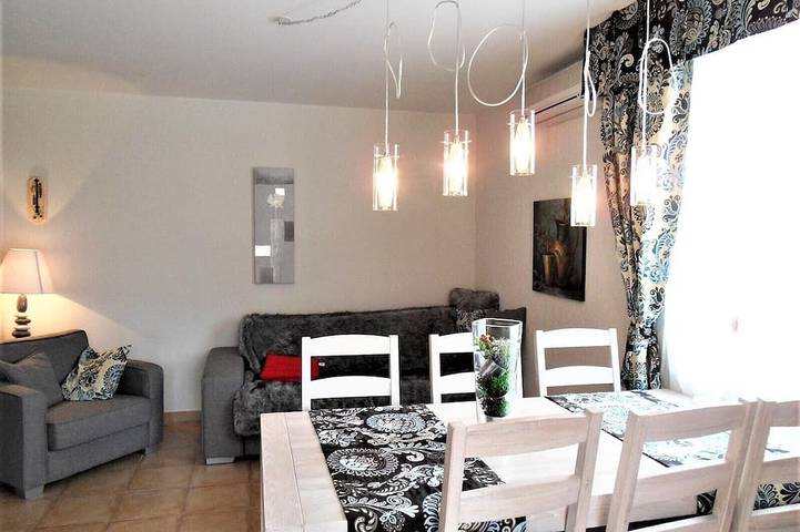 Gîte pour 6 personnes, avec terrasse dans Office De Tourisme De Bormes Les Mimosas - Le Port - 4