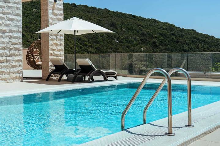Villa voor 8 personen, with Balkon/Terras and Tuin as well as Zwembad and Sauna in Montenegro