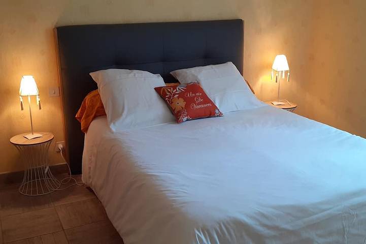 Location de vacances pour 14 personnes, avec terrasse et jardin, animaux acceptés à Plazac - 2