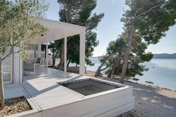 Villa pour 6 personnes, avec terrasse ainsi que piscine et vue, animaux acceptés à Drage (Pakoštane) - 2