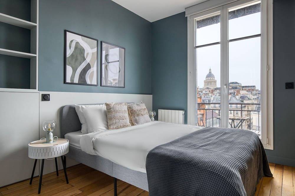 Entire apartment, Blueground | Sorbonne, balcony, a/c & great view in Paris, Ile de France