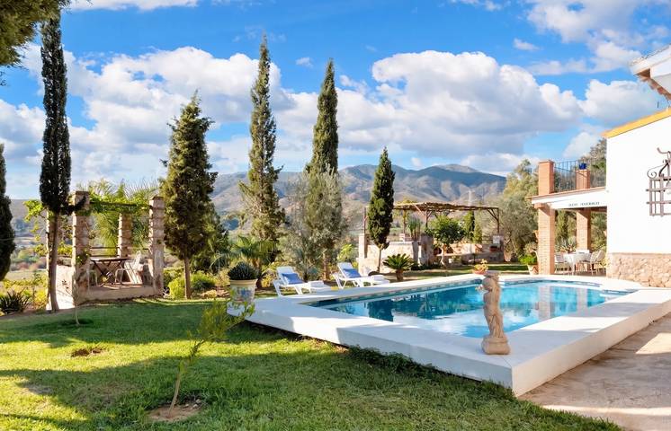 Casa de vacaciones para 10 personas, con Balcón/Terraza y Terraza además de Jardín y Piscina en Álora