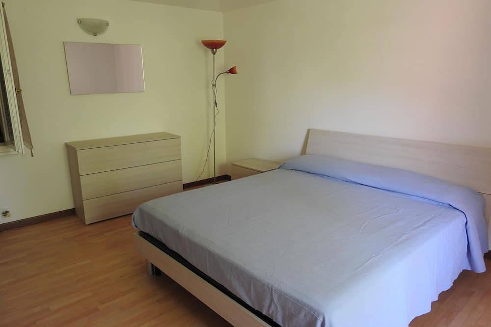 Entire apartment, Large duplex apartment sleeps 5, private parking space, in the center in Ravenna, Ravenna Province