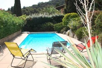 Villa pour 9 personnes, avec piscine ainsi que vue et jardin dans Le Lavandou