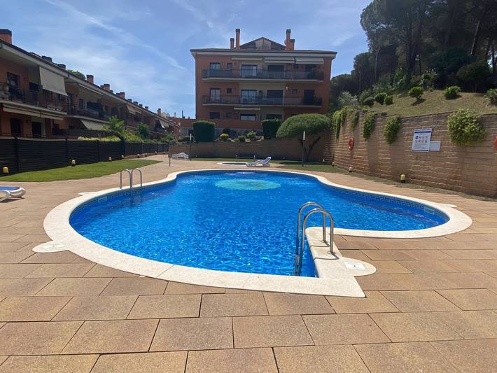 Apartamento entero, Apartamento 'Apartamento-loft, Lloret De Mar' con piscina compartida, Wi-Fi y aire acondicionado. in Central Lloret de Mar, Lloret de Mar