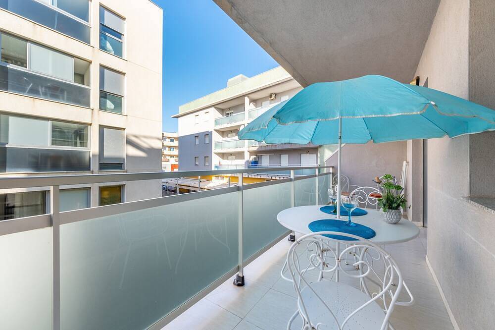 Apartamento entero, Apartamento \"Elsa's Rotonda\" cerca del mar con piscina compartida y Wi-Fi in Cabo Roig, Costa Blanca