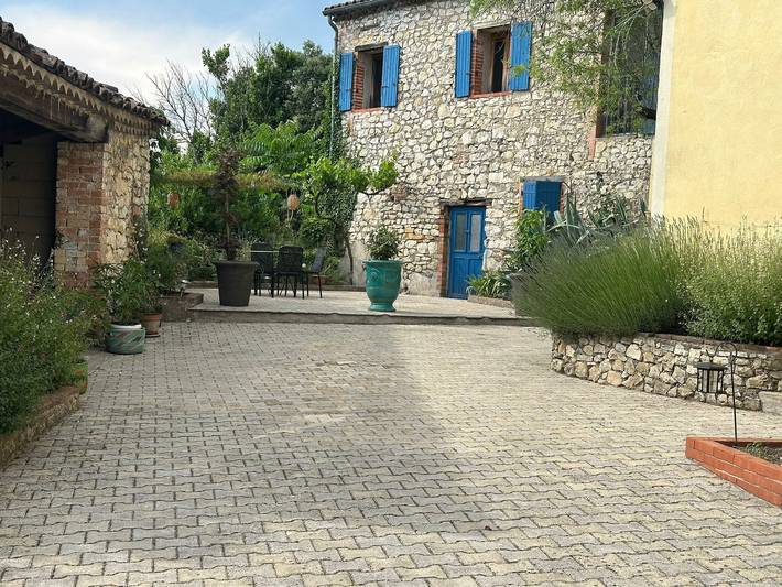 Entire studio, Holiday Home 'Mas Teranga in the Cévennes' with Shared Pool, Terrace and Wi-Fi in Saint-Privat-des-Vieux, Cévennes
