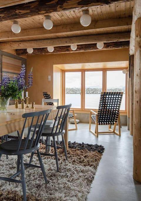 Villa for 6 personer, med Terrasse og Hage i tillegg til Utsikt i Lofoten