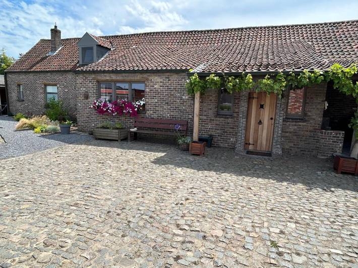 Cottage pour 2 personnes, avec jacuzzi ainsi que jardin et piscine à Evergem