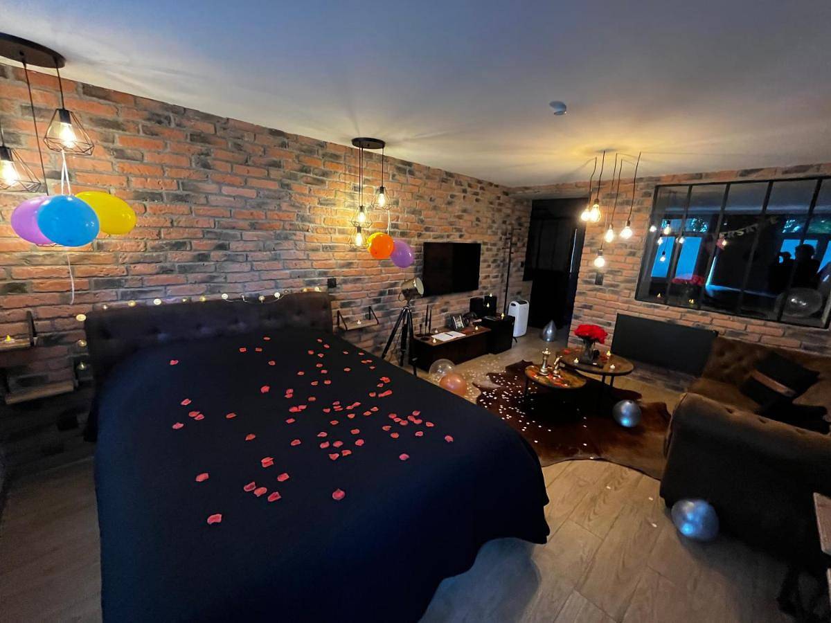 King Room with Spa Bath in Landrecies, Avesnes-sur-Helpe