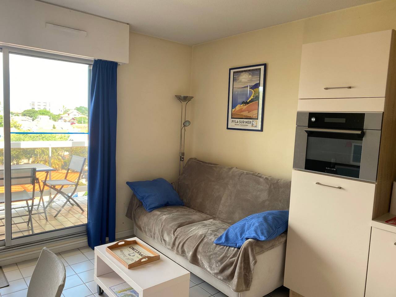 Appartement entier, Studio Cabine - Centre Ville, Proche Plage et Casino, Parking Sécurisé, Balcon et Équipements Complets in Arcachon, Région d'Arcachon