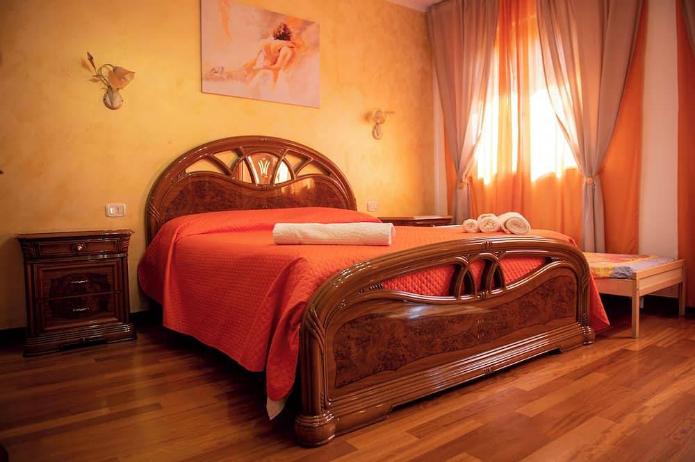 In the heart of Tuscany country house with dream pool and garden. in Terranuova Bracciolini, Valdarno