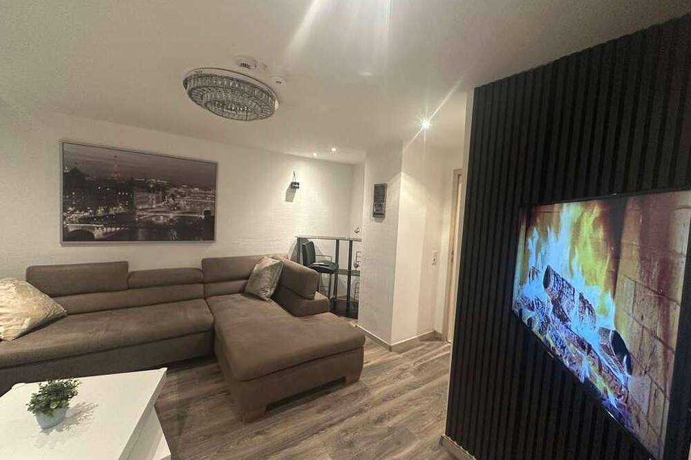 Ganze Wohnung, This one bedroom is located in a beautiful Historic Villa in Landstuhl, Germany in Landstuhl, Saar-Nahe-Bergland