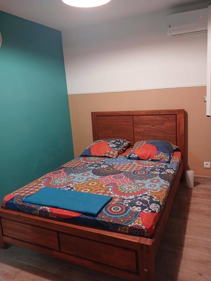 Gîte pour 3 personnes, avec terrasse à Sainte-Suzanne - 4