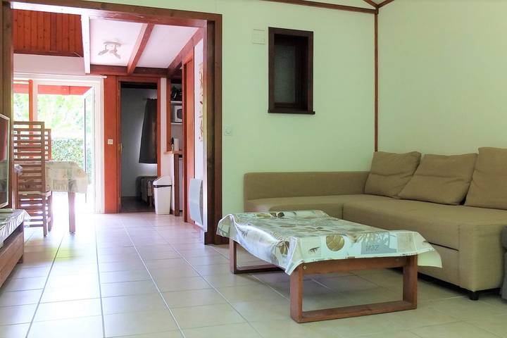 Chalet pour 4 personnes, avec piscine et jardin à Gujan-Mestras