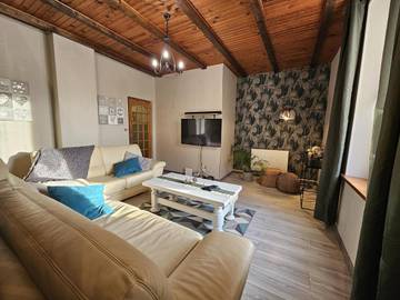 Gîte pour 7 personnes, avec vue et jardin, adapté aux familles à La Houssière
