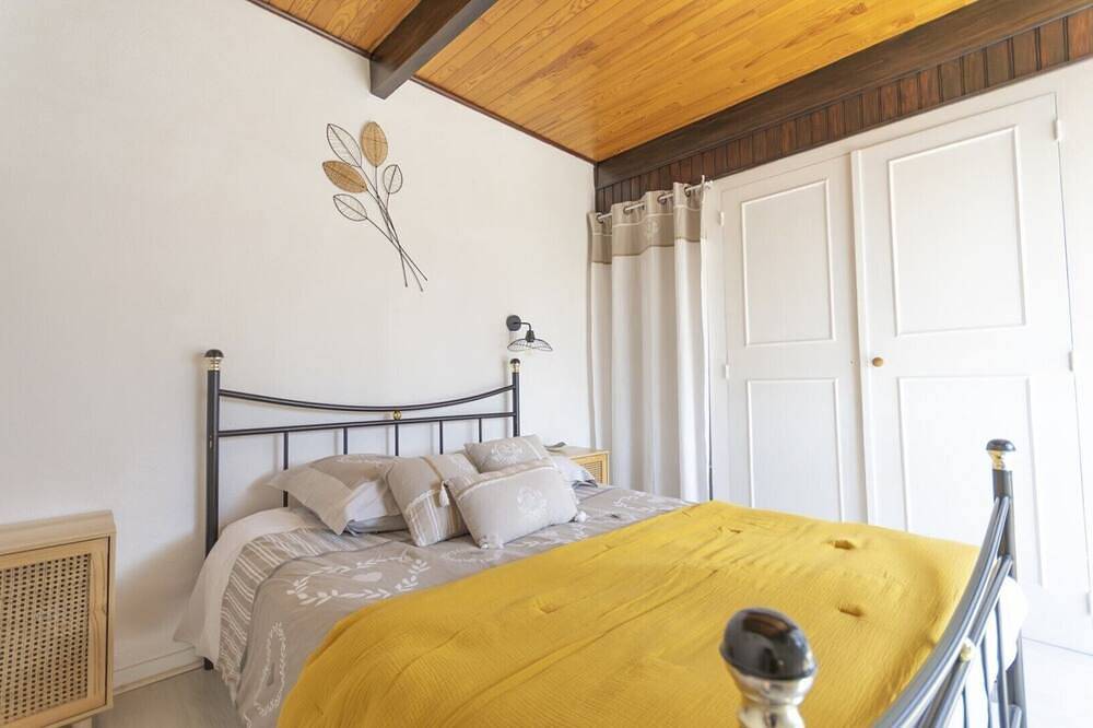 Gîte Chalet à 50 m d’un lac avec vue, terrasse privée et Wi-Fi in Le Vernet-Chaméane, Région de Besse-et-Saint-Anastaise