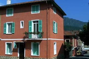 Gîte pour 4 personnes, avec jardin à Roquebillière