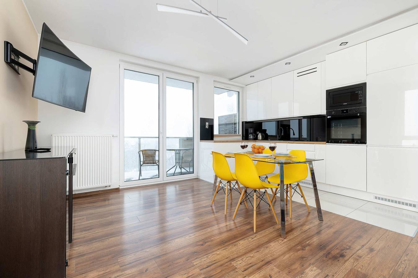 Ganze Wohnung, Urodzajna 12 Bielsko-Biała | Functional Apartment with a View of Green Area | Parking & Balcony in Bielitz-Biala, Schlesien