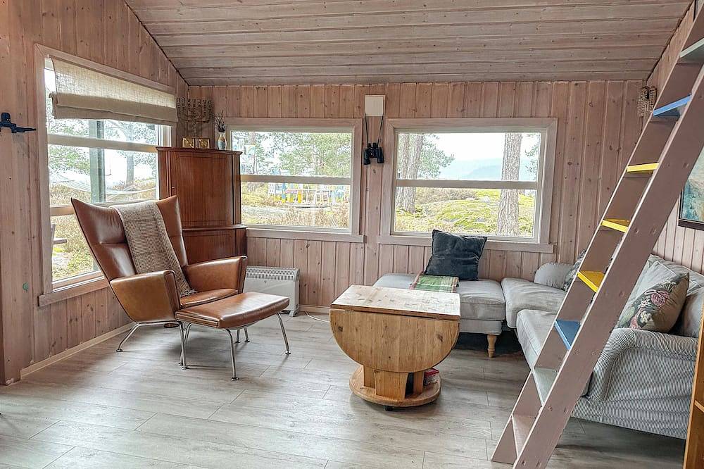 A peaceful getaway with a fjord view! Sleeps 6 people. Frantasticview in Svelvik