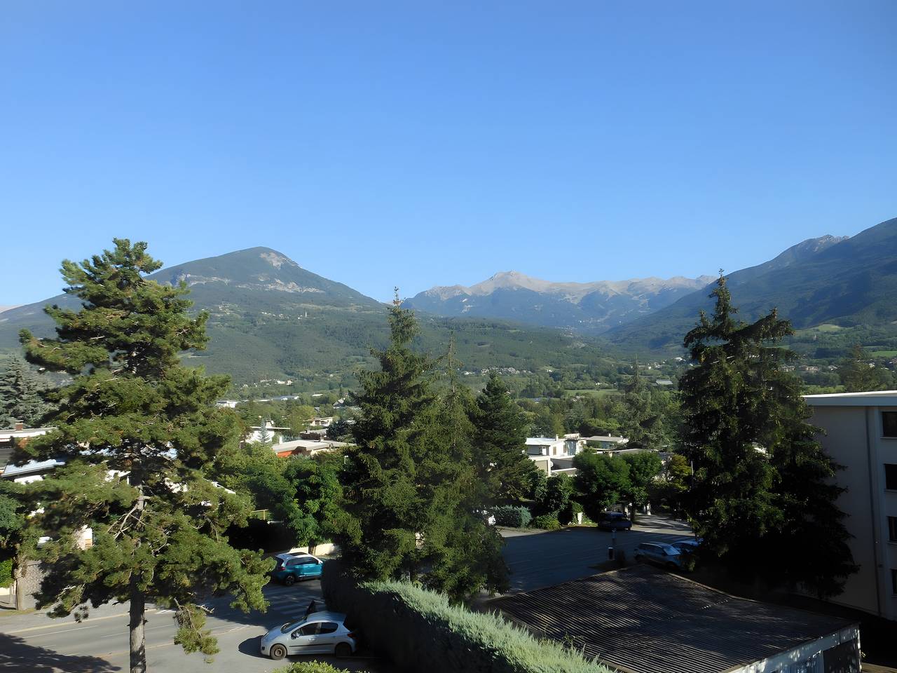 Appartement entier, Appartement 'T3' avec vue sur le lac et Wi-Fi in Embrun, Parc national des Écrins