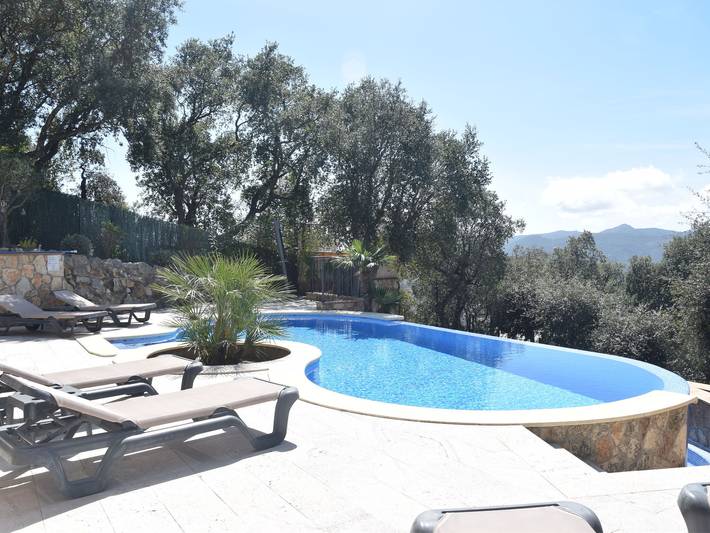 Chalet para 8 personas, con balcón además de jardín y piscina, Familias con niños en Provincia de Gerona - 2