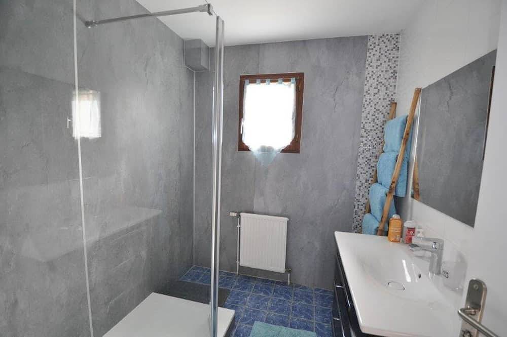 Appartement avec jardin pour 4 personnes, Proche de Disney. in Montévrain, Seine-et-Marne