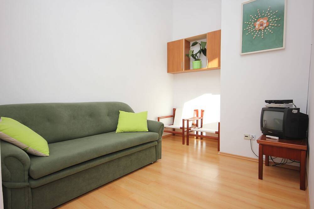 Ganze Wohnung, 1-Zimmer-Ferienwohnung mit Terrasse Ilovik, Losinj (A-8069-b) in Lošinj
